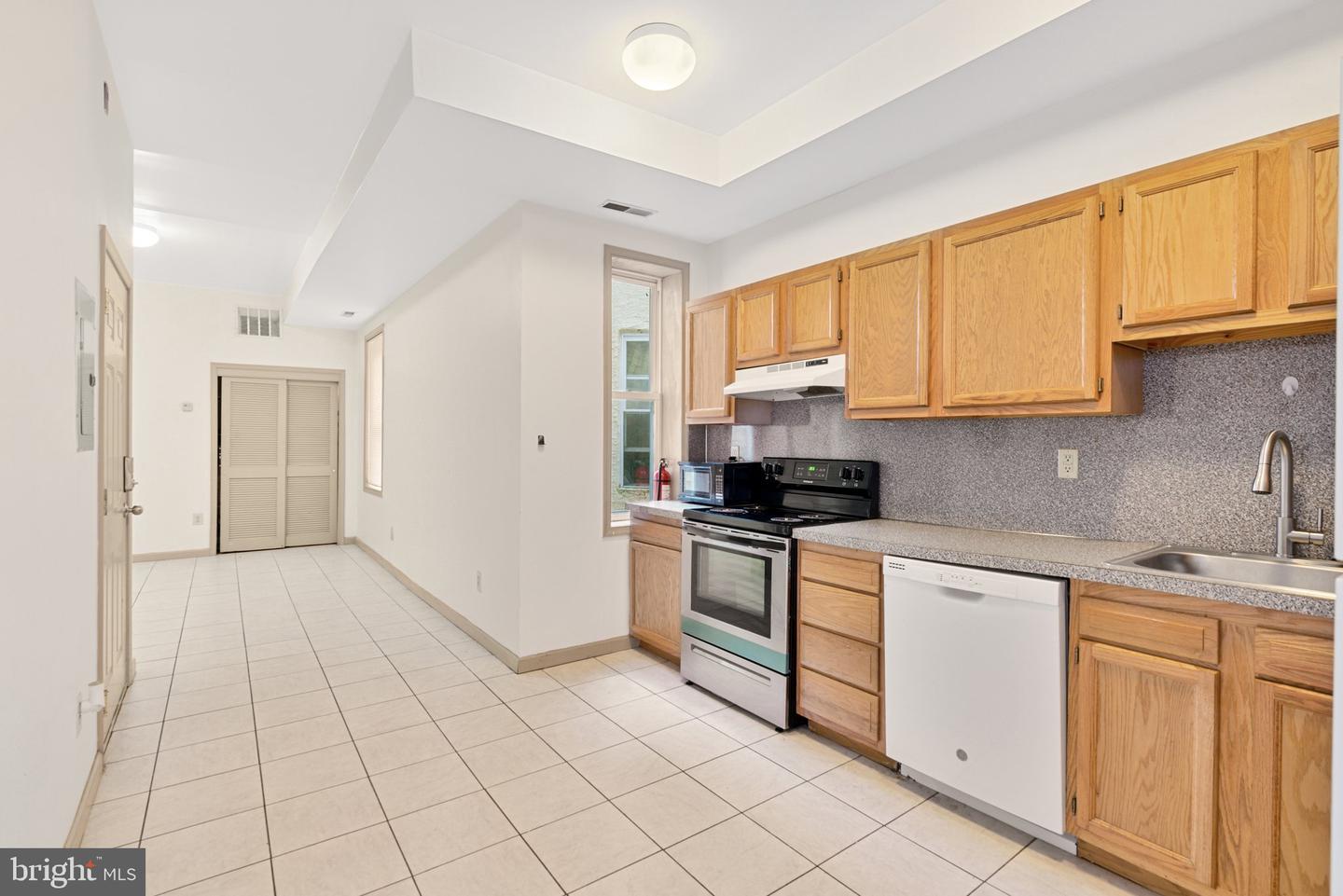 1621 W Diamond St Property Photo 2