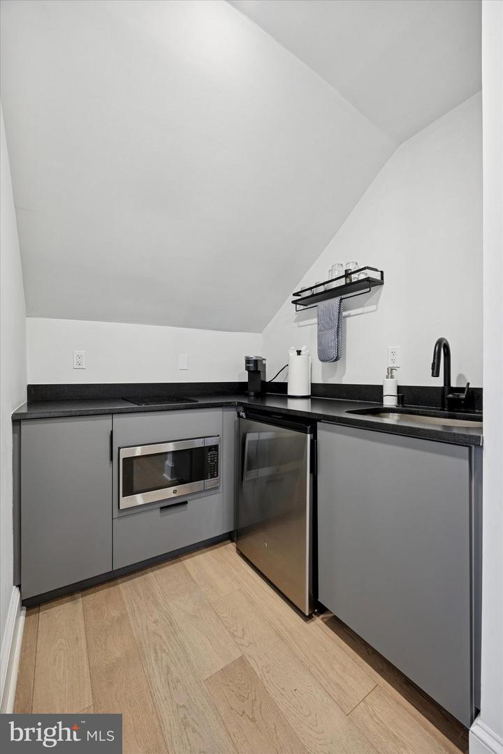 1325 Spruce St Property Photo 42