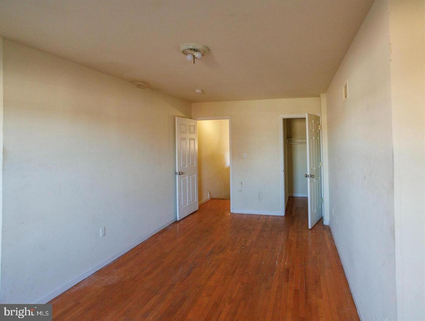 1633 W Susquehanna Ave Property Photo 3