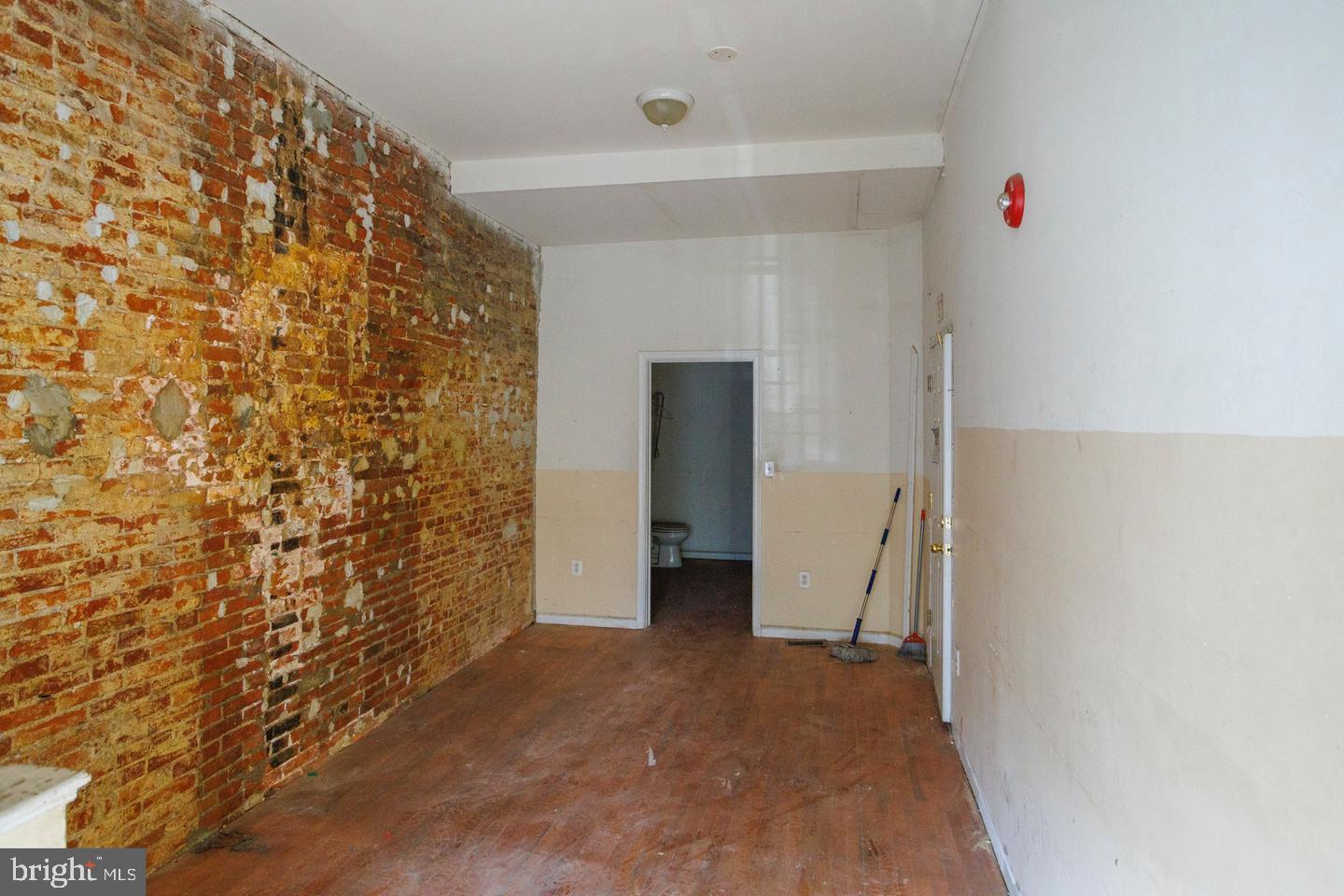1631 W Susquehanna Ave Property Photo 2