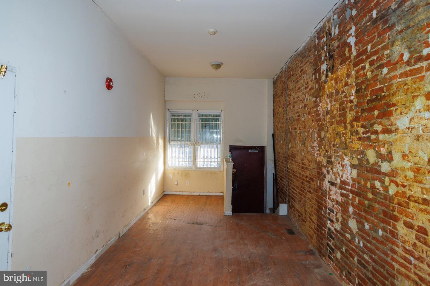 1631 W Susquehanna Ave Property Photo 3