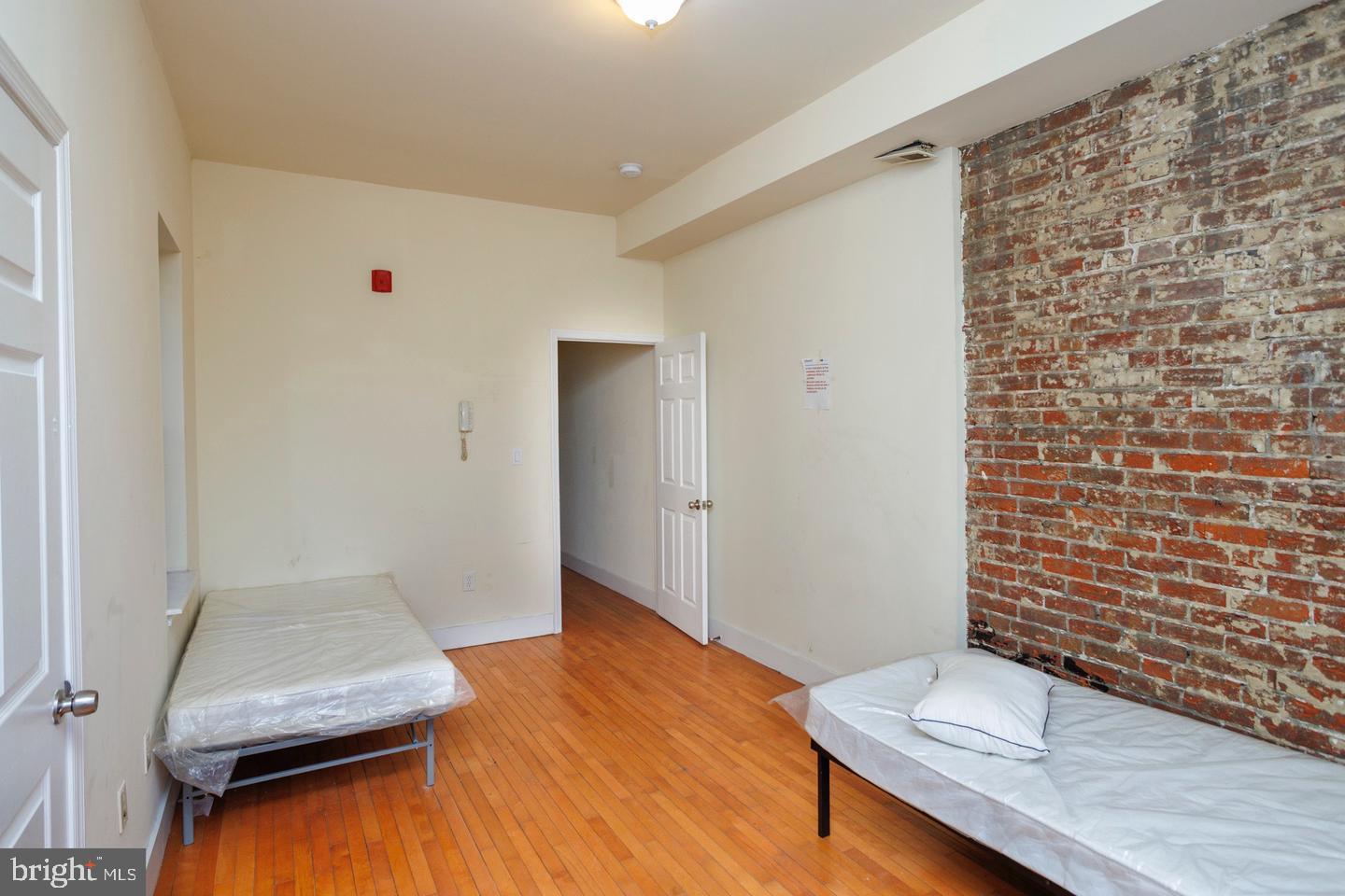1609 W Susquehanna Ave Property Photo 4