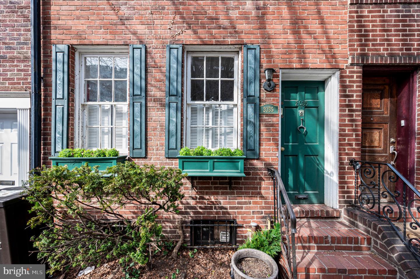 2035 Rittenhouse Sq Property Photo 3