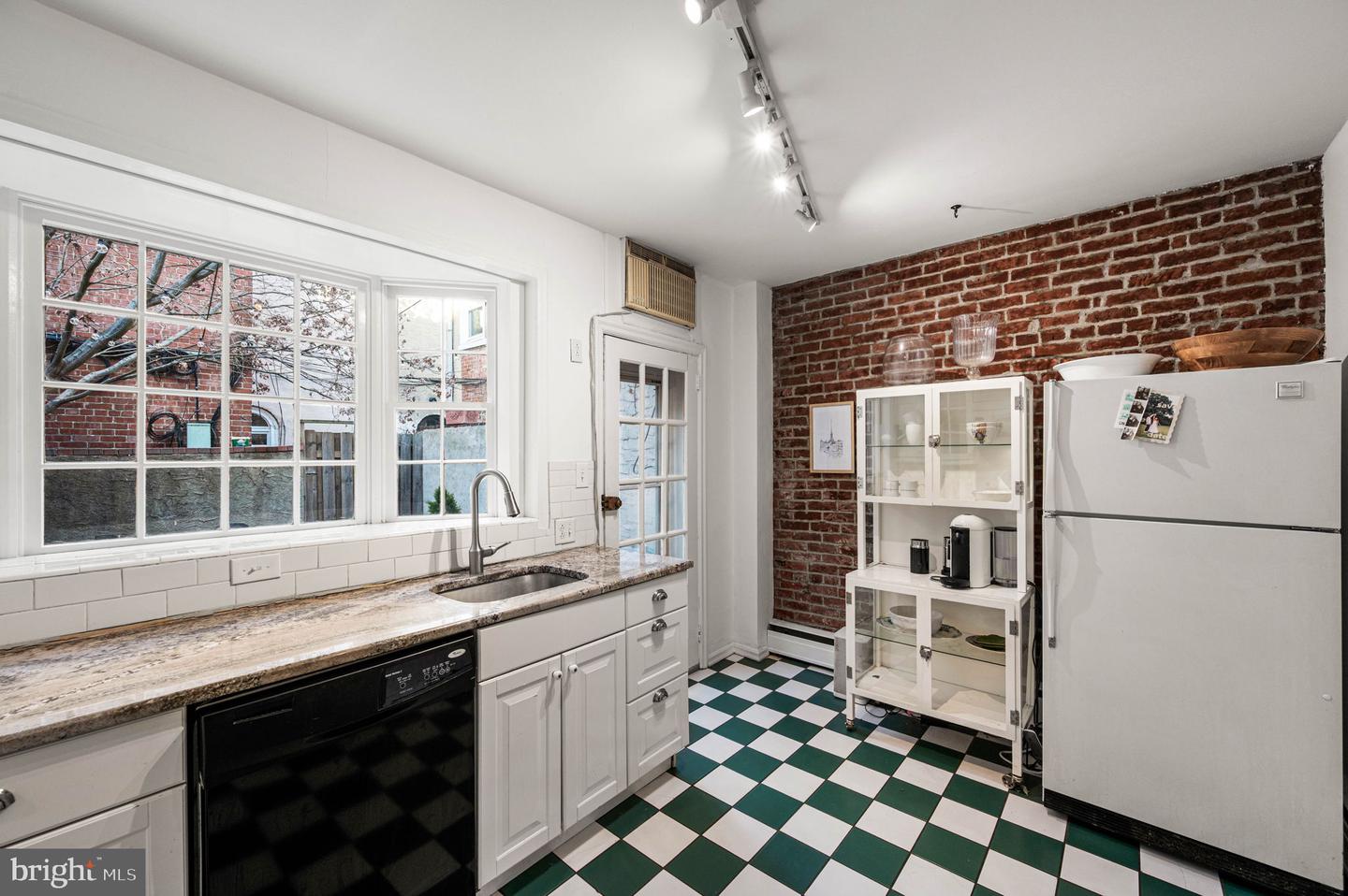 2035 Rittenhouse Sq Property Photo 9