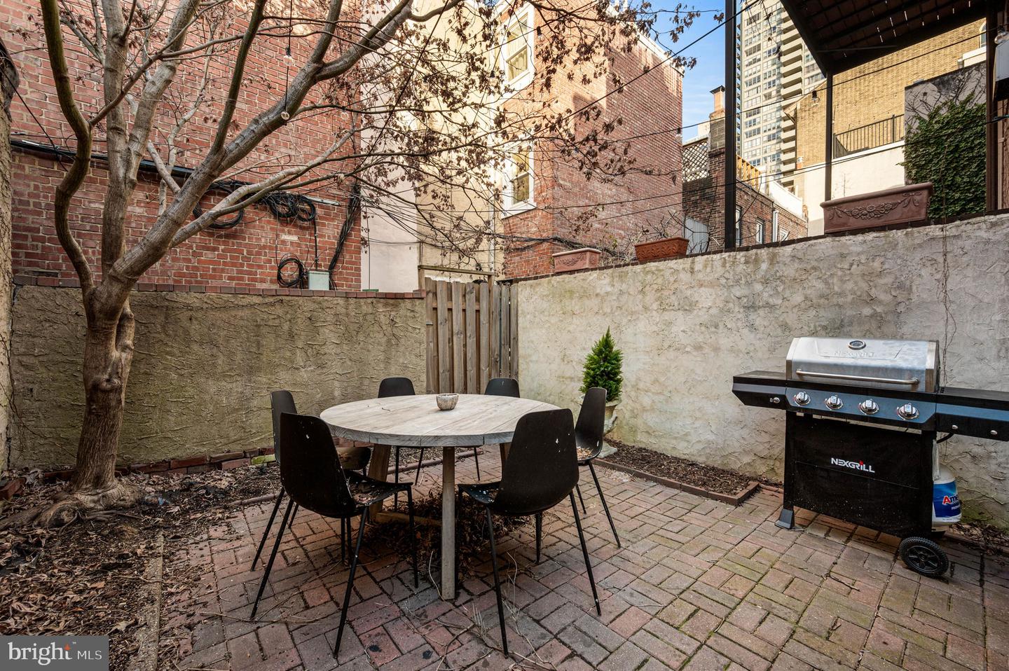 2035 Rittenhouse Sq Property Photo 12