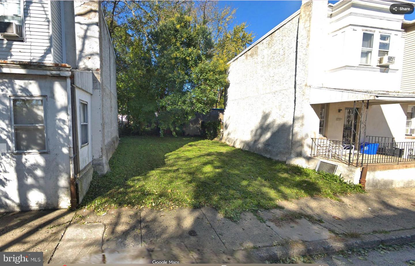 225 E Springer St Property Photo 1