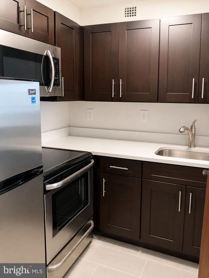 224-30 W Rittenhouse Sq #817 Property Photo 3