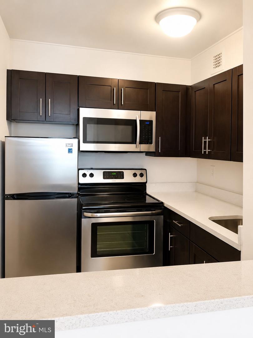 224-30 W Rittenhouse Sq #817 Property Photo 4