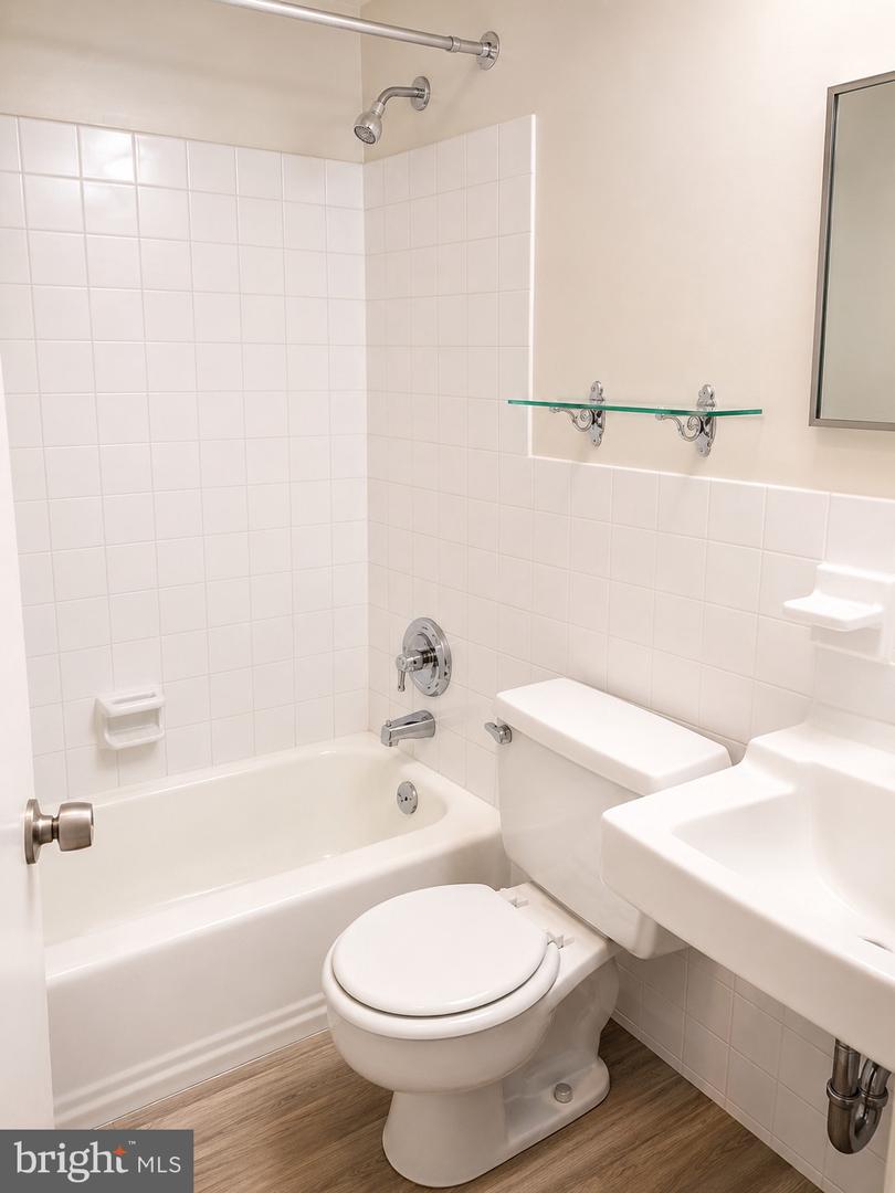 224-30 W Rittenhouse Sq #817 Property Photo 7