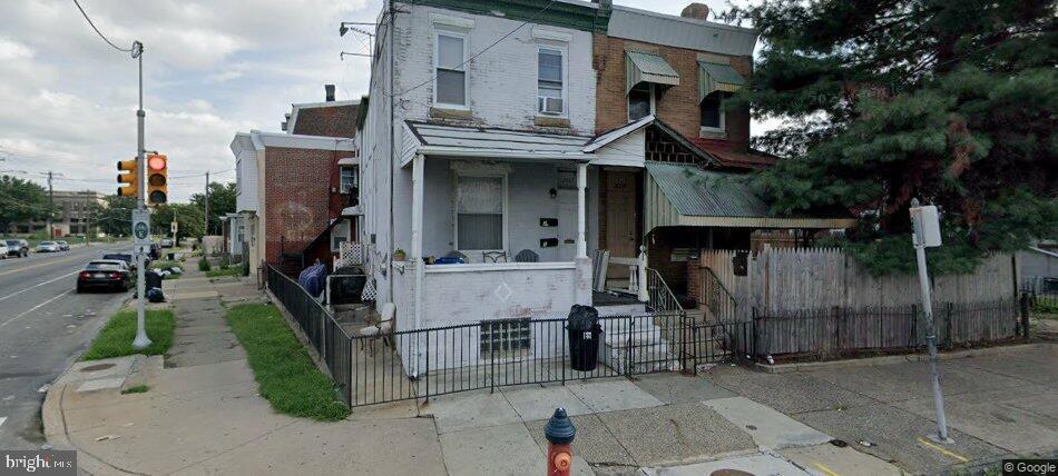 2069 Margaret St Property Photo 1