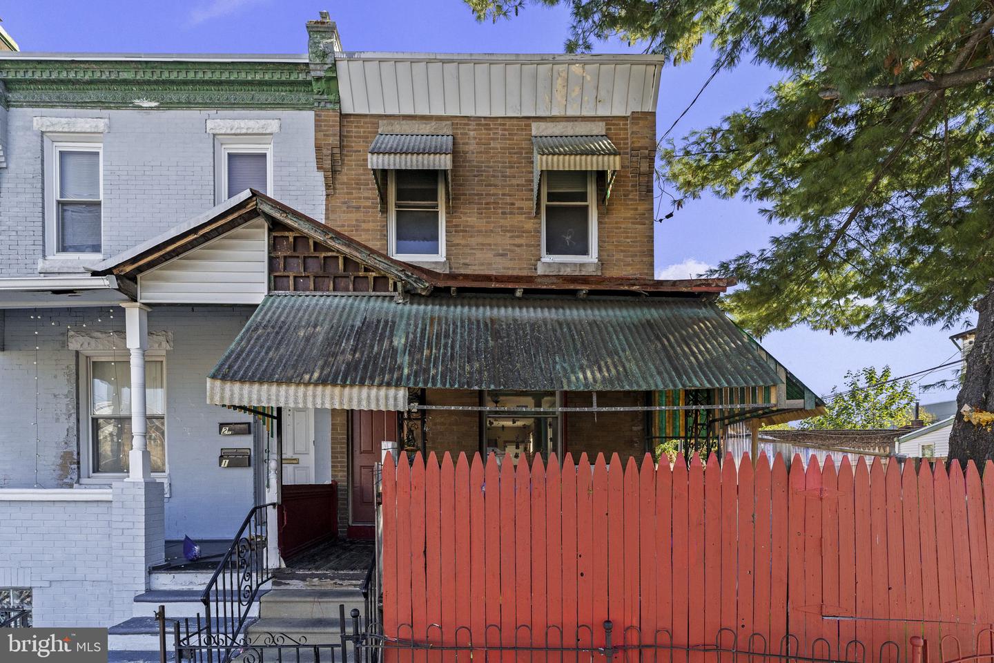 2069 MARGARET ST Property Photo 1