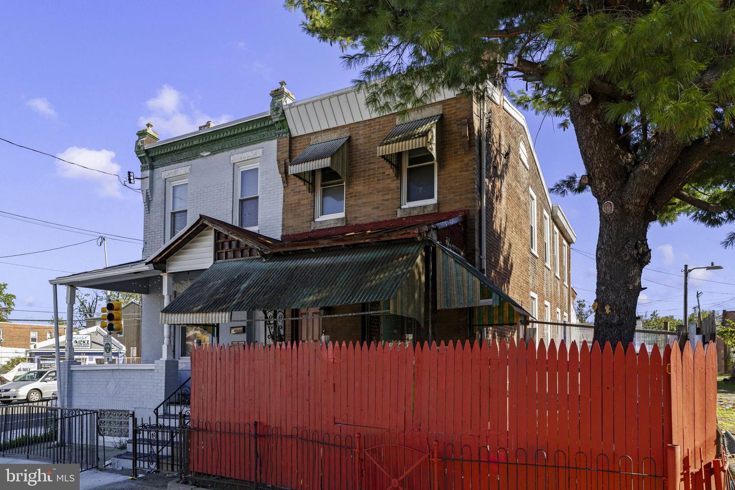 2069 Margaret St Property Photo 2