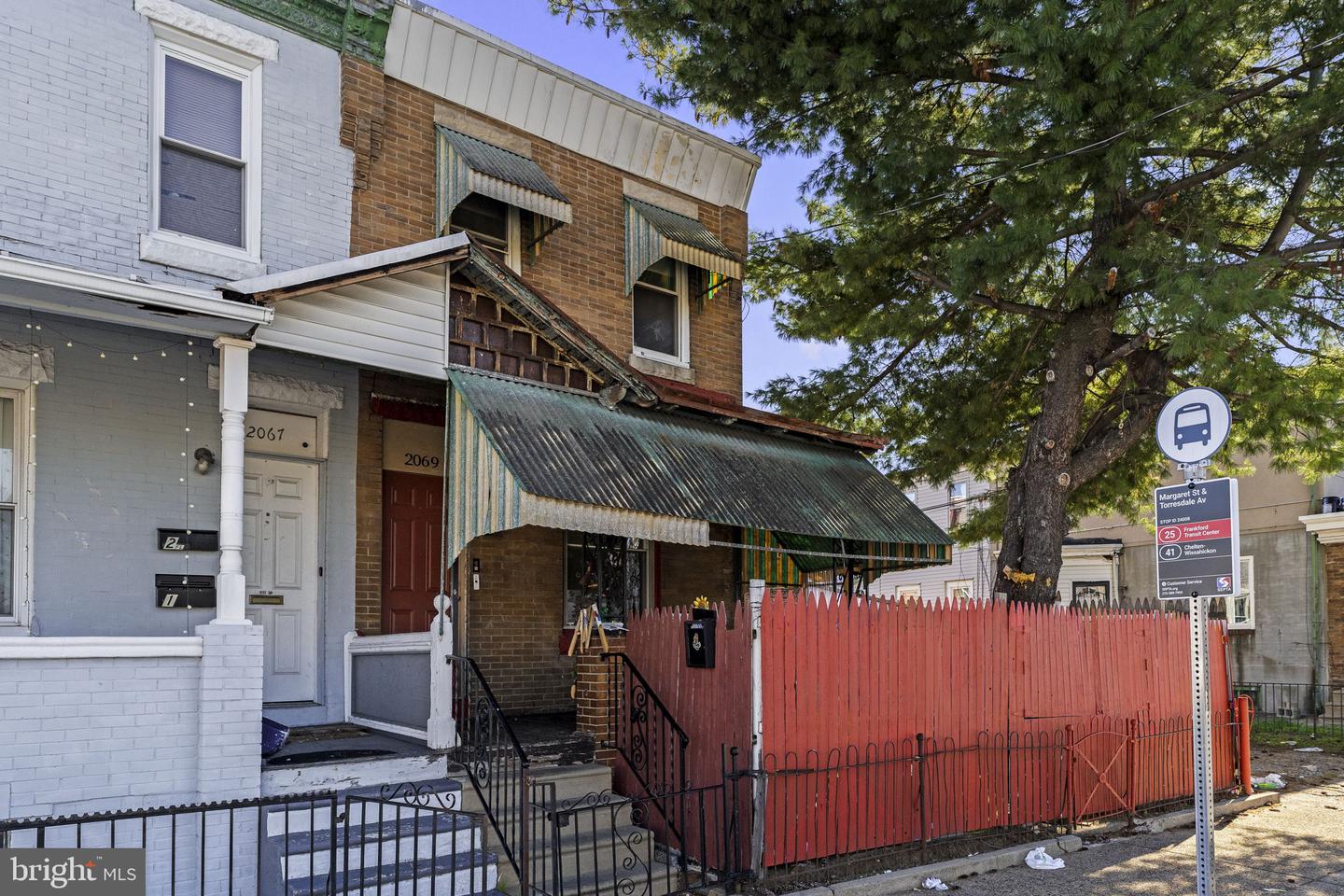 2069 Margaret St Property Photo 3