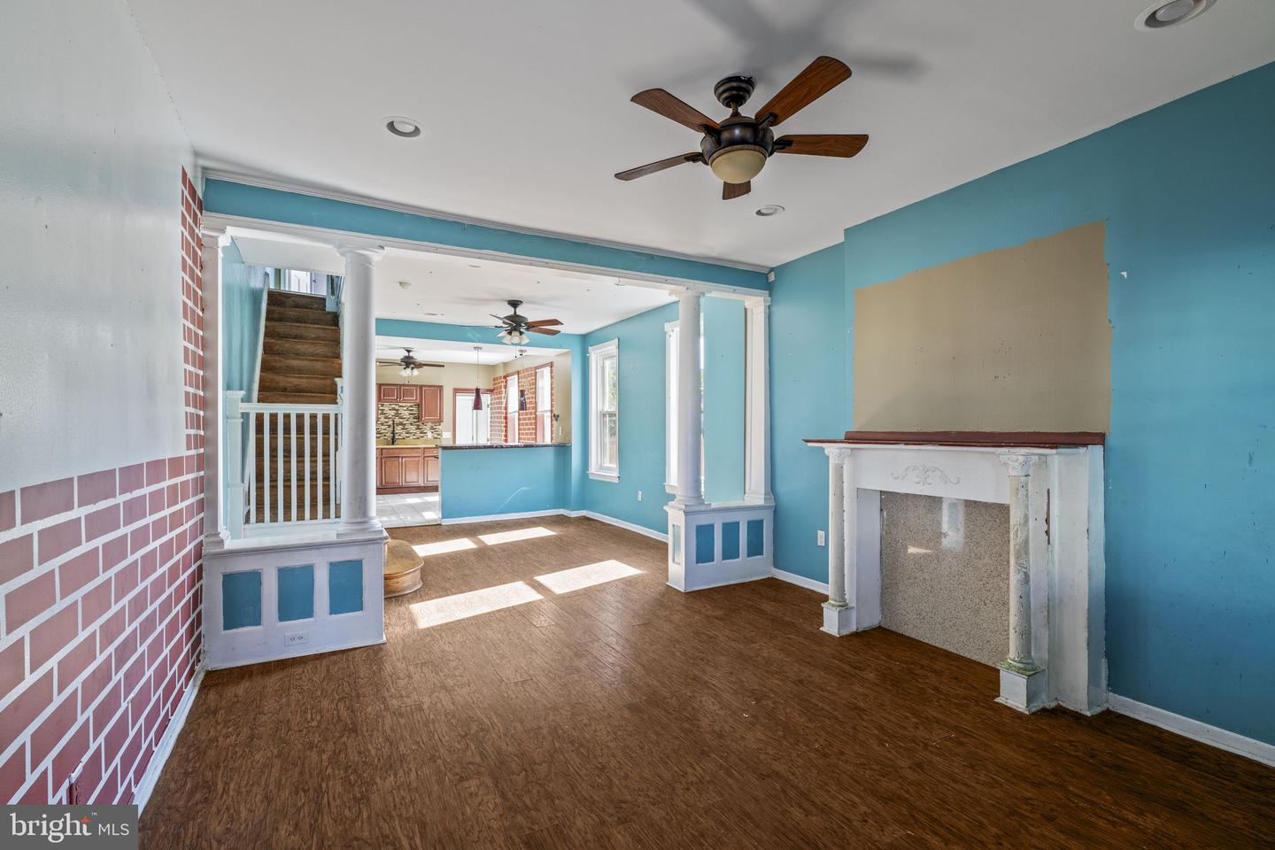 2069 Margaret St Property Photo 4
