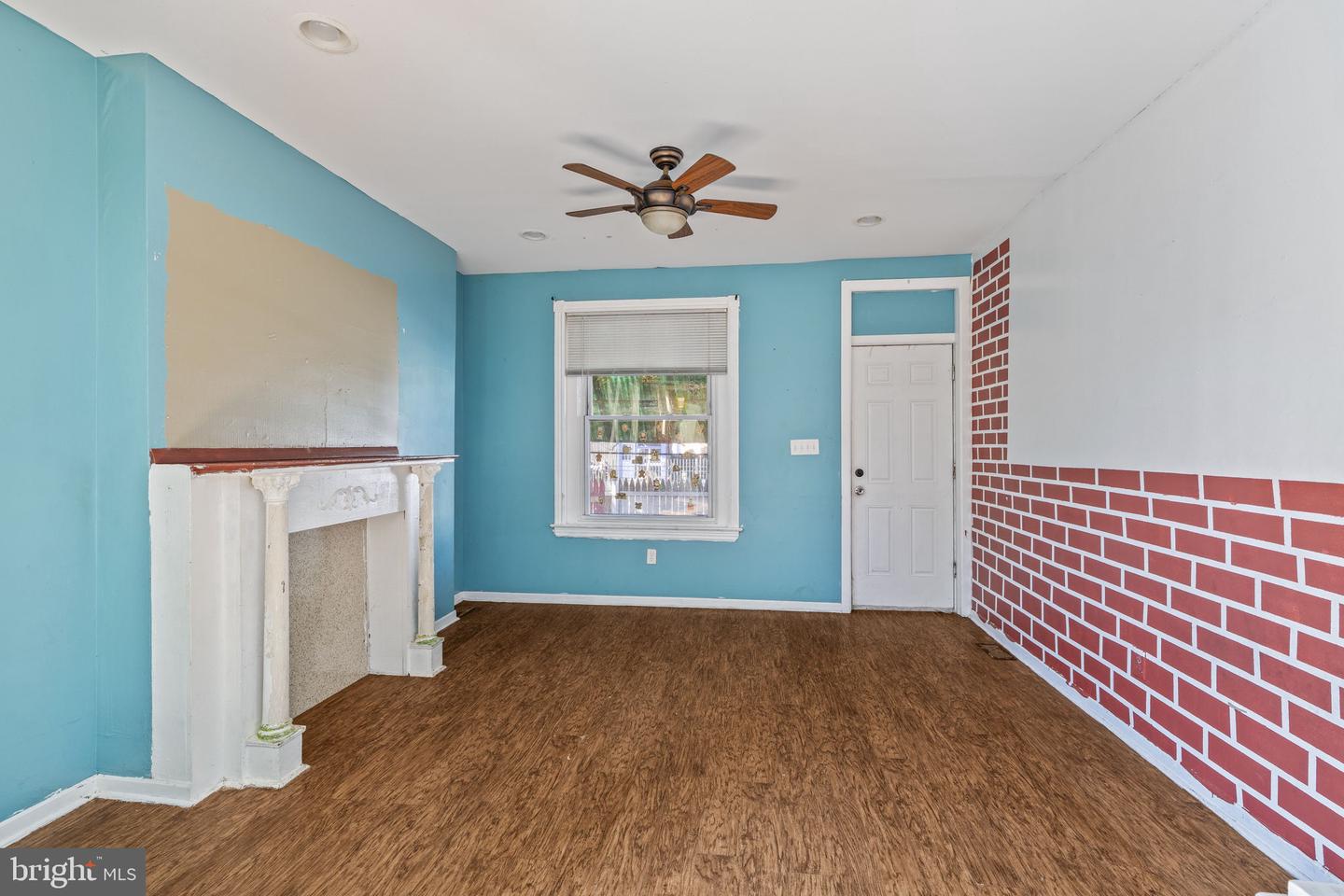 2069 Margaret St Property Photo 7