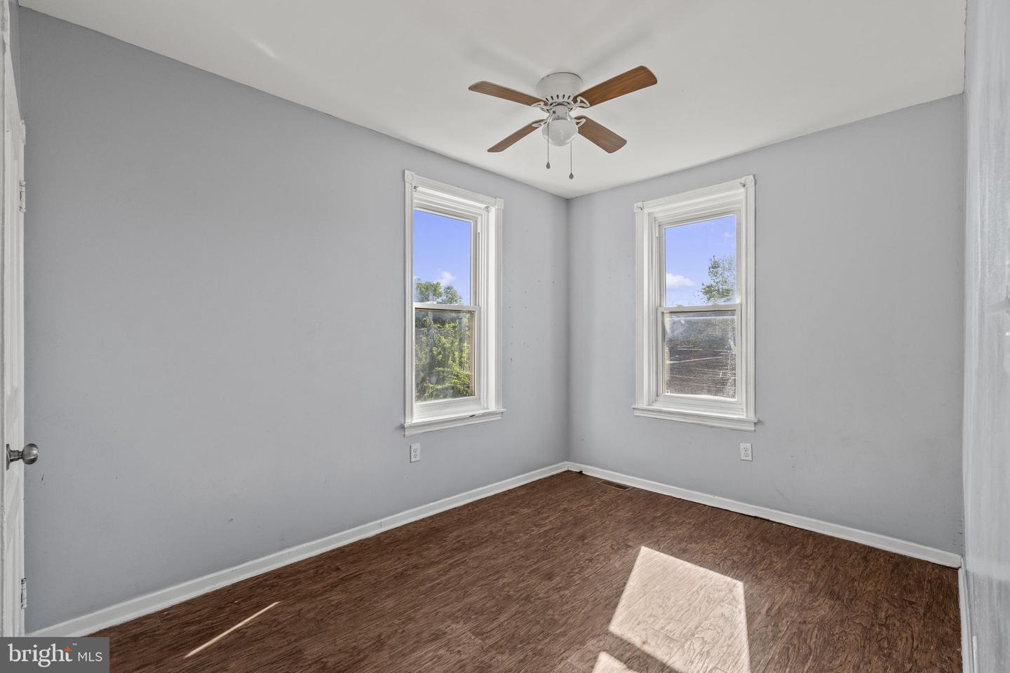 2069 Margaret St Property Photo 14