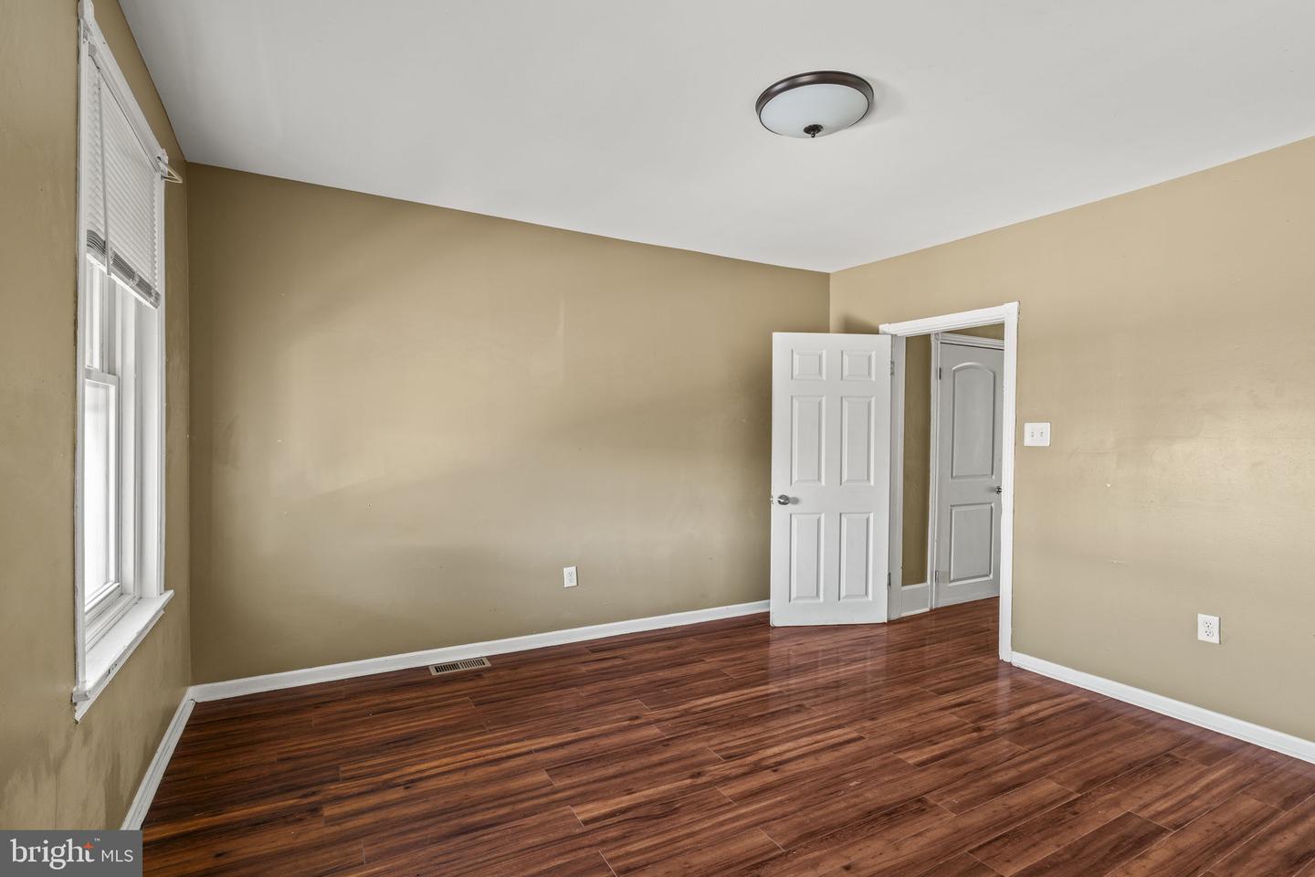 2069 Margaret St Property Photo 16