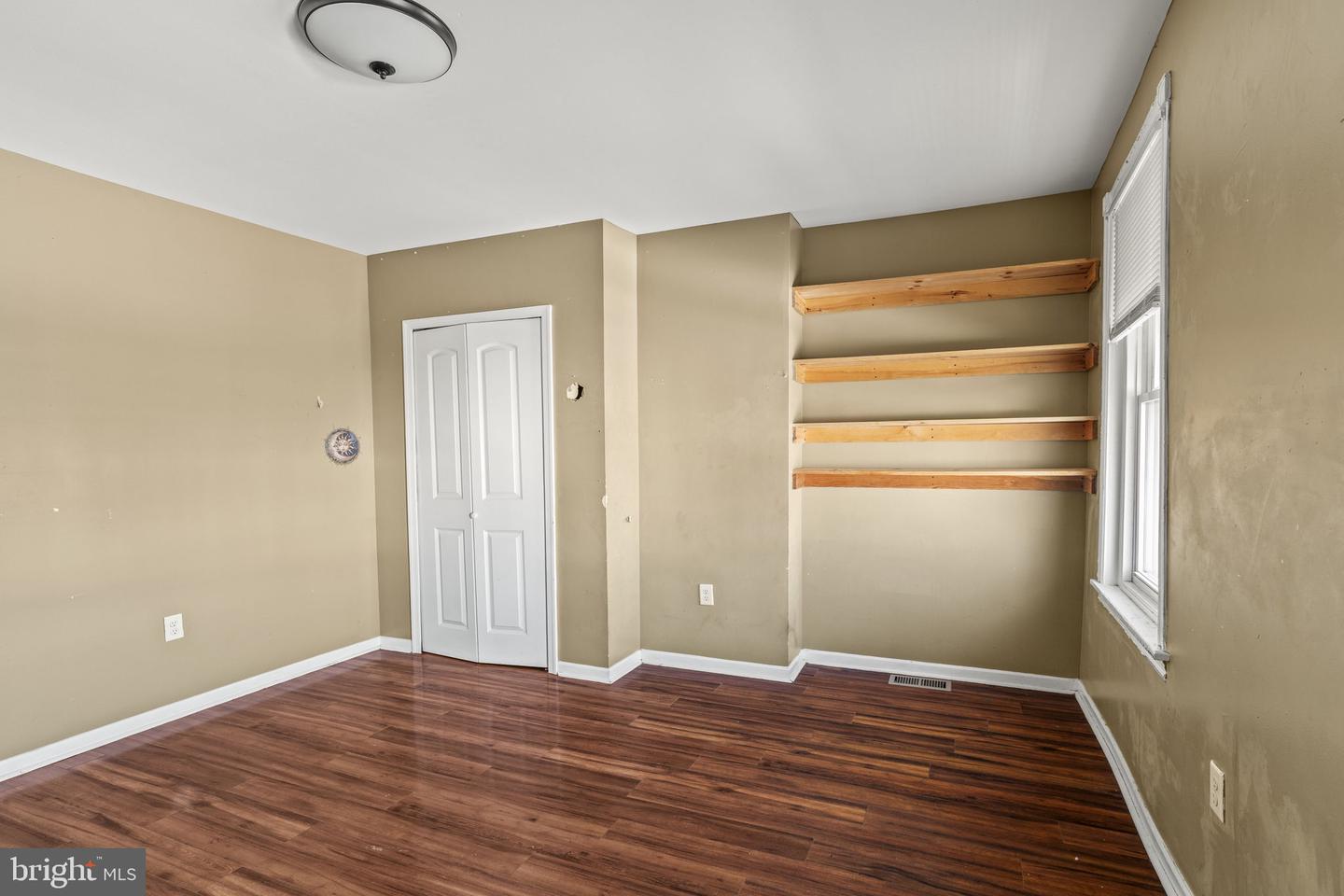 2069 Margaret St Property Photo 17