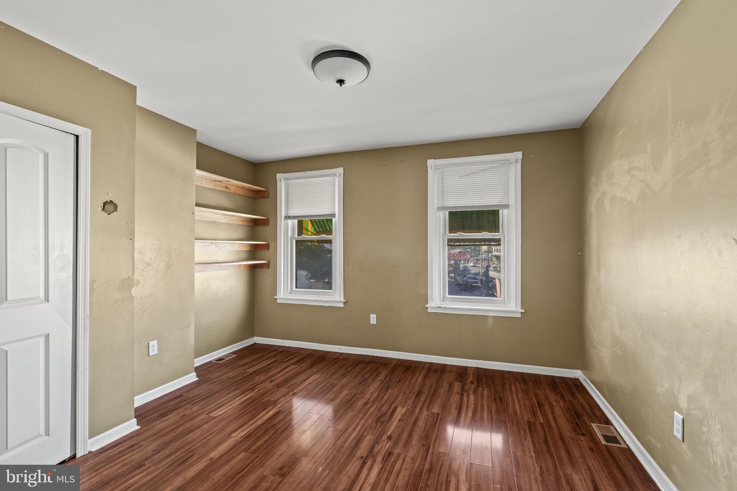 2069 Margaret St Property Photo 18