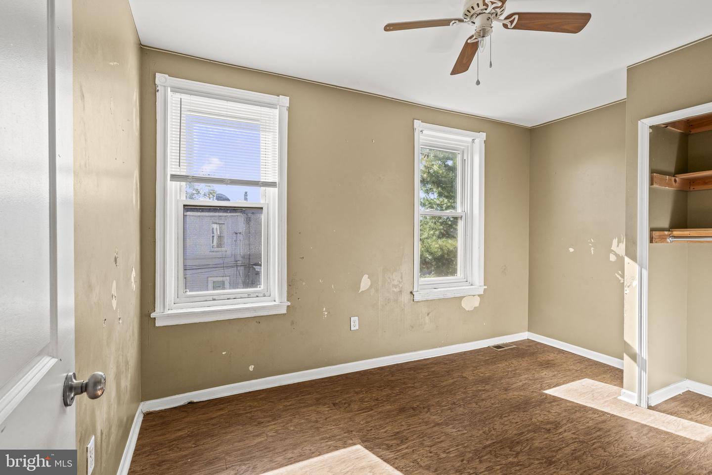 2069 Margaret St Property Photo 22