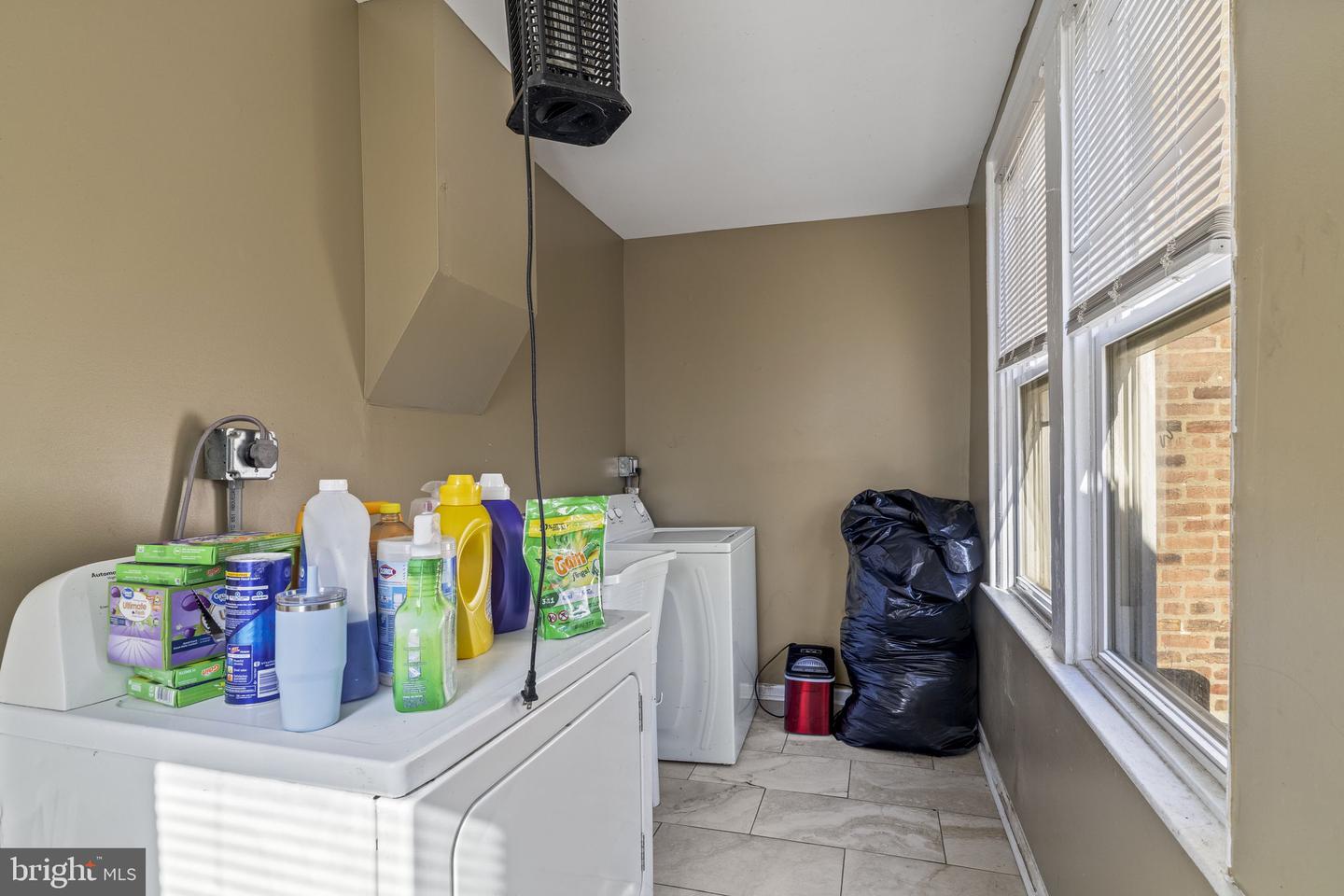 2069 Margaret St Property Photo 25