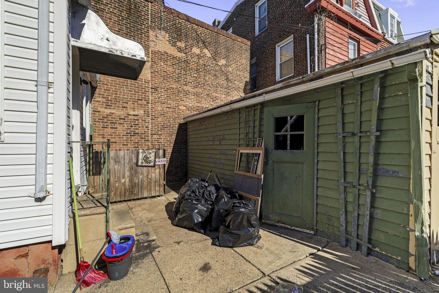 2069 Margaret St Property Photo 26