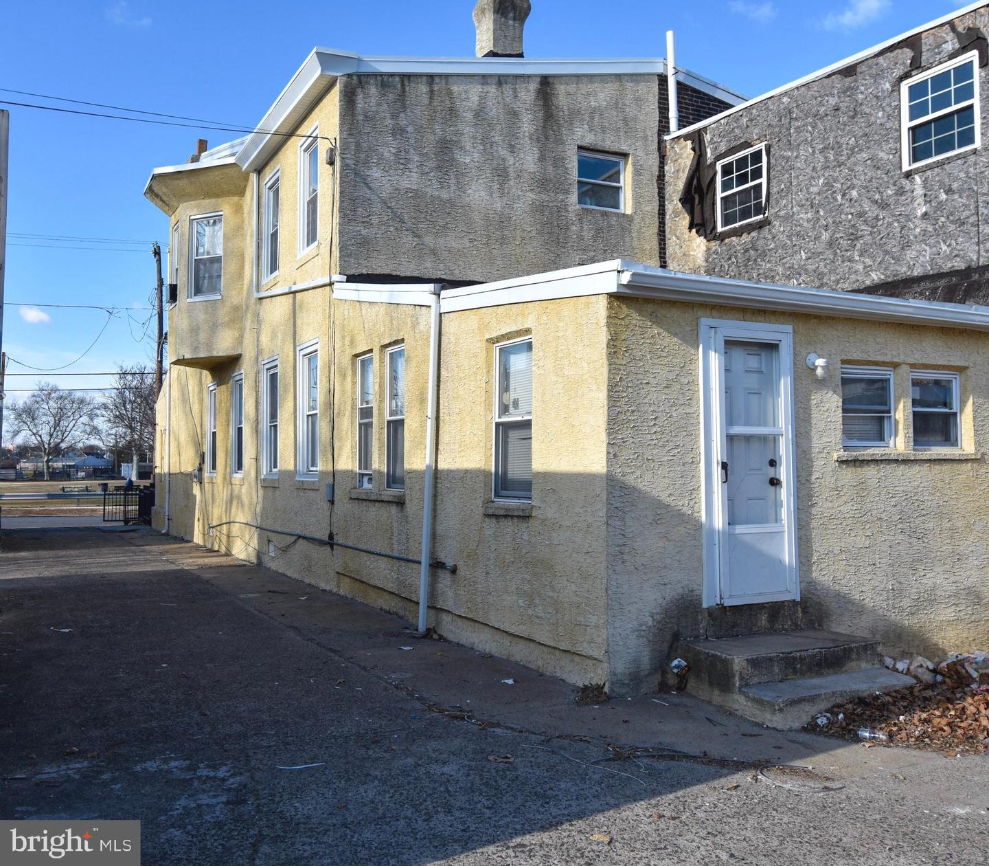 1963 Wakeling St Property Photo 6