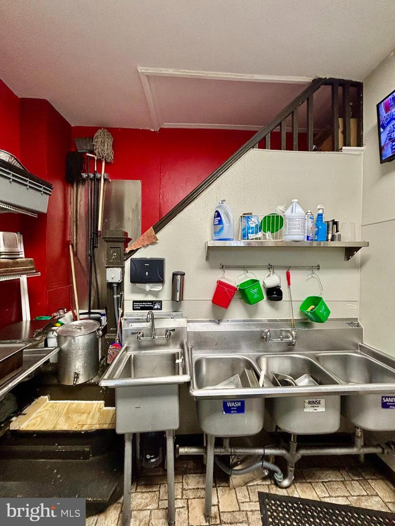 2084 E Allegheny Ave Property Photo 21