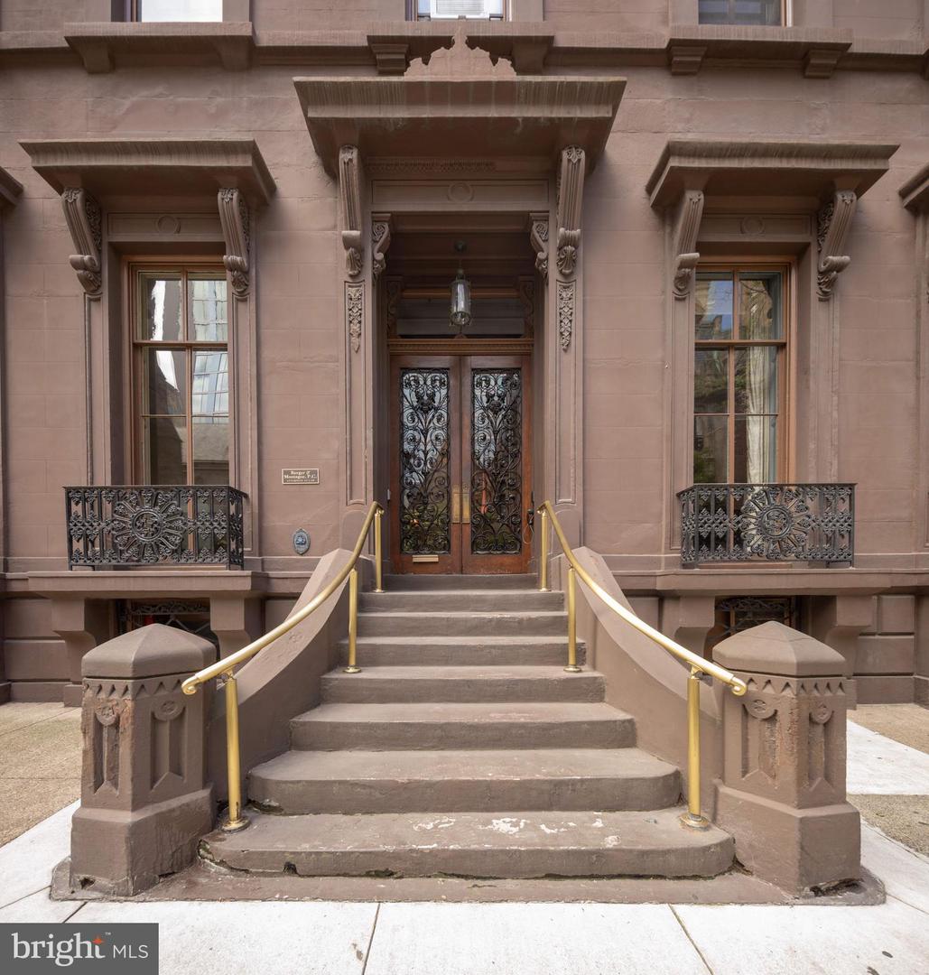 1622 Locust St Property Photo 3