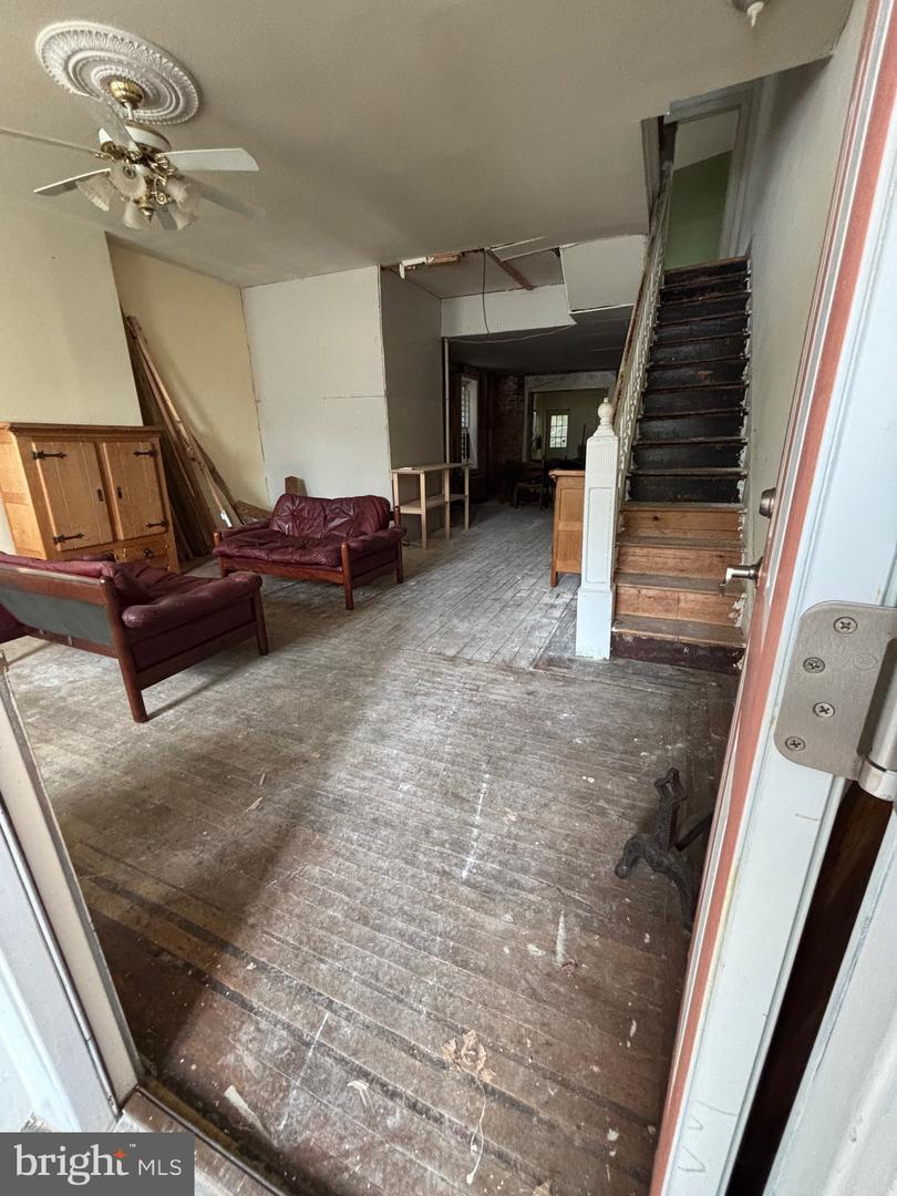 2430 N Mascher St Property Photo 3