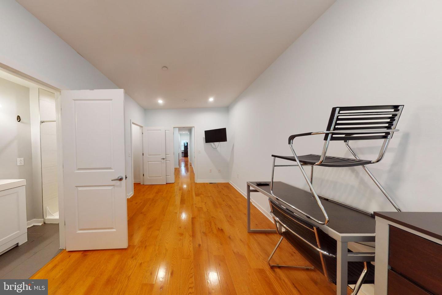 1517 W SEYBERT ST #1 Property Photo 1