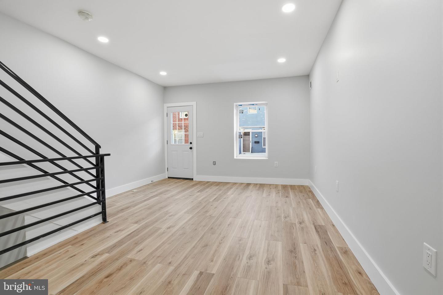 2538 S Sheridan St Property Photo 6