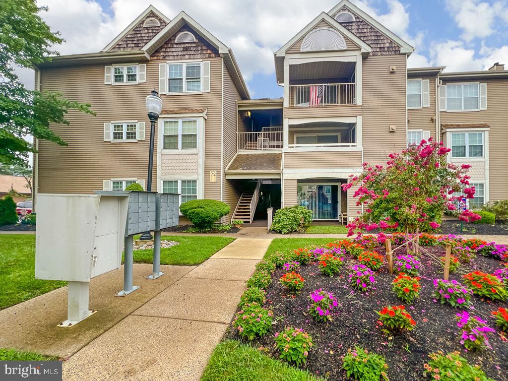 72203-00 Delaire Landing Rd #203 Property Photo 3