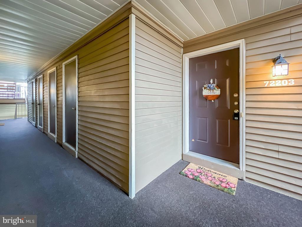 72203-00 Delaire Landing Rd #203 Property Photo 5
