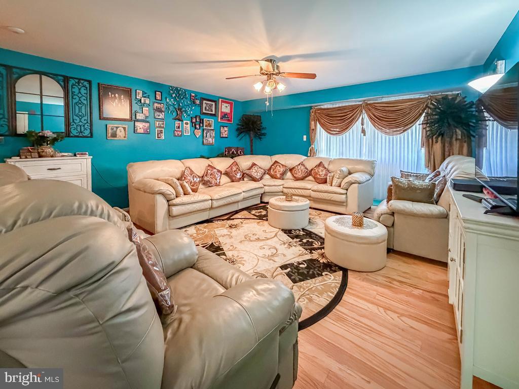 72203-00 Delaire Landing Rd #203 Property Photo 7