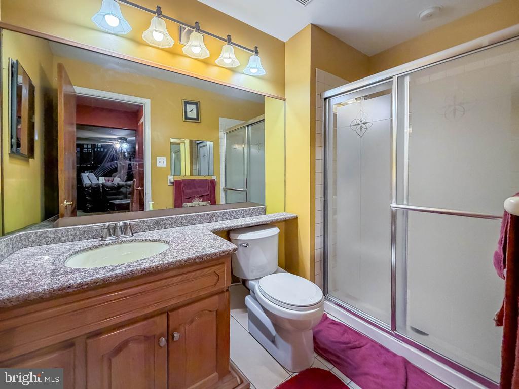 72203-00 Delaire Landing Rd #203 Property Photo 17