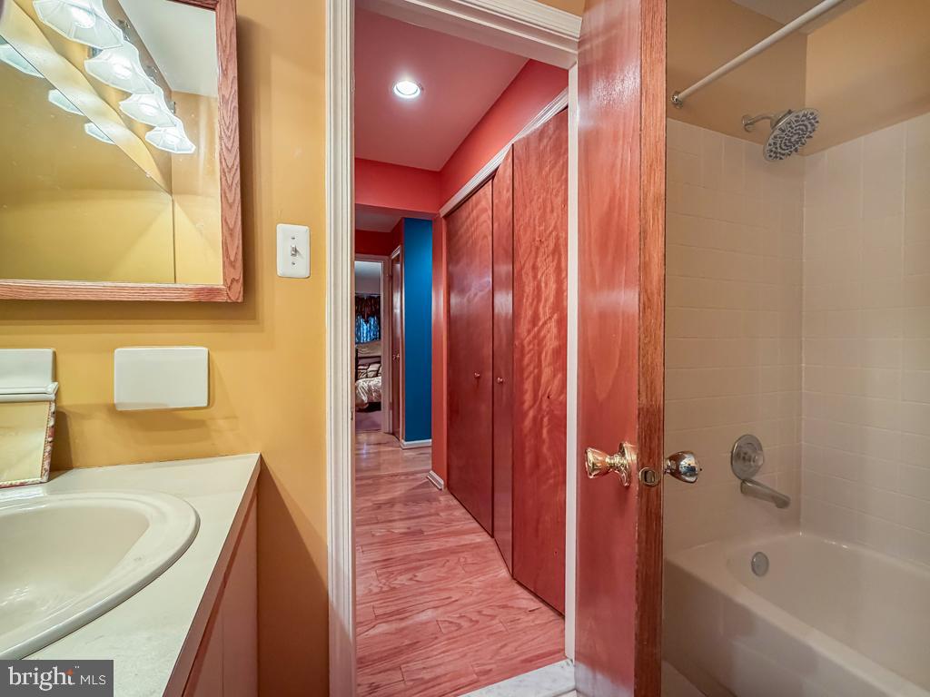 72203-00 Delaire Landing Rd #203 Property Photo 21