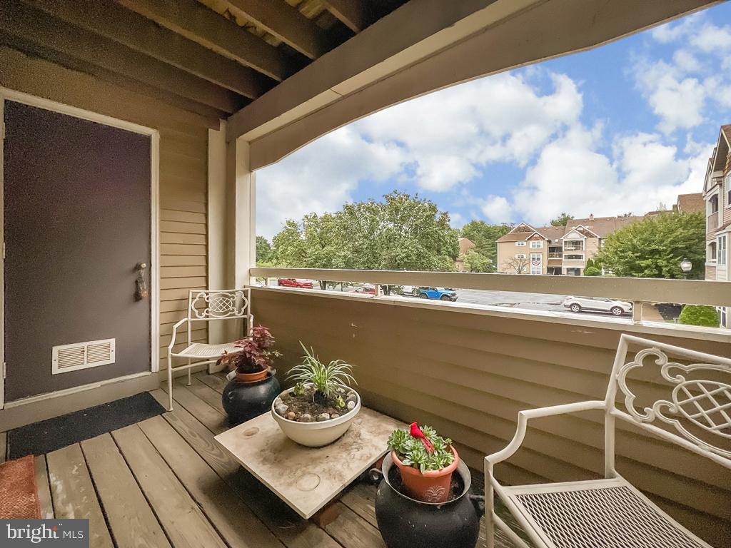 72203-00 Delaire Landing Rd #203 Property Photo 24