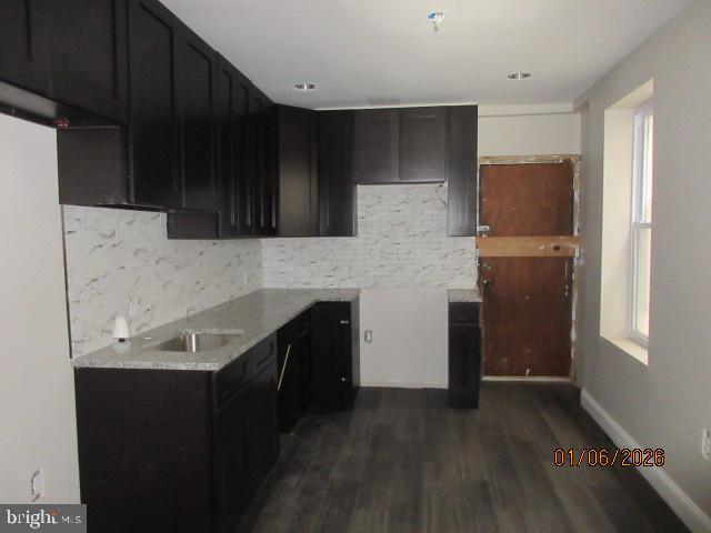 2717 W Jefferson St Property Photo 3