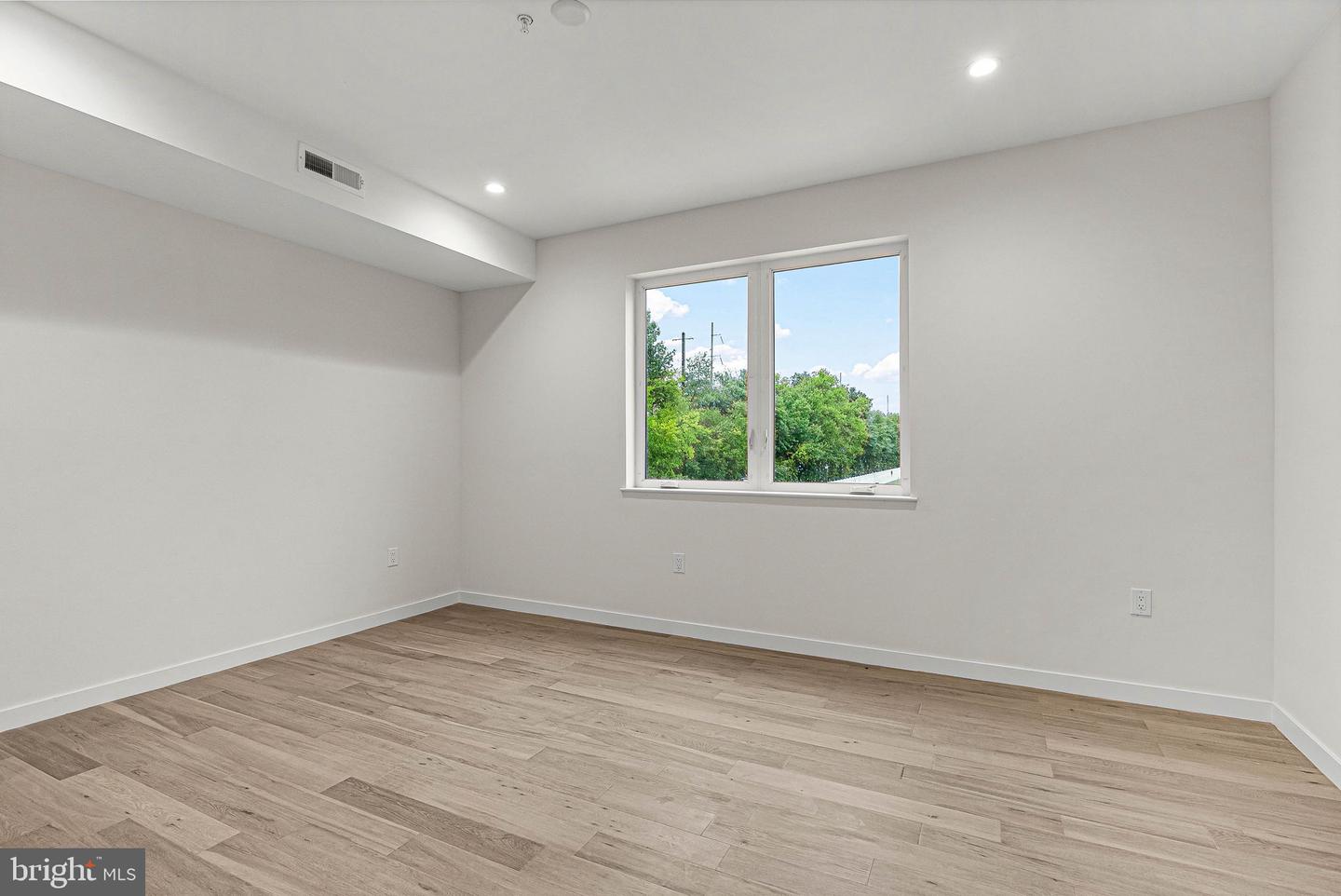 2429 Hartranft St Property Photo 4