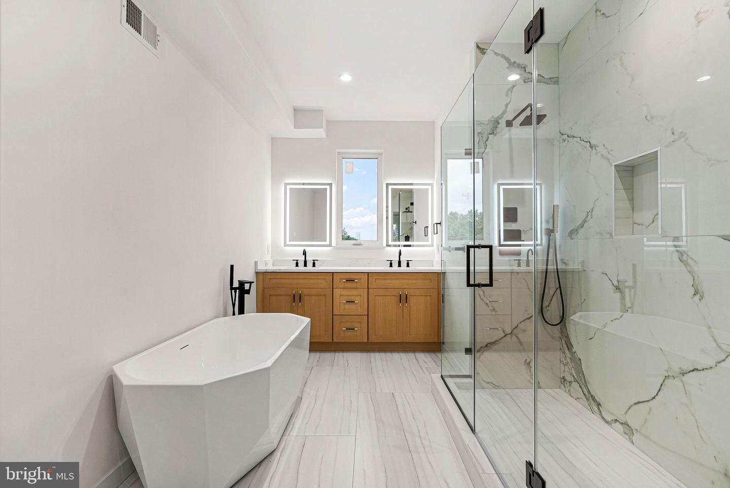 2429 Hartranft St Property Photo 13
