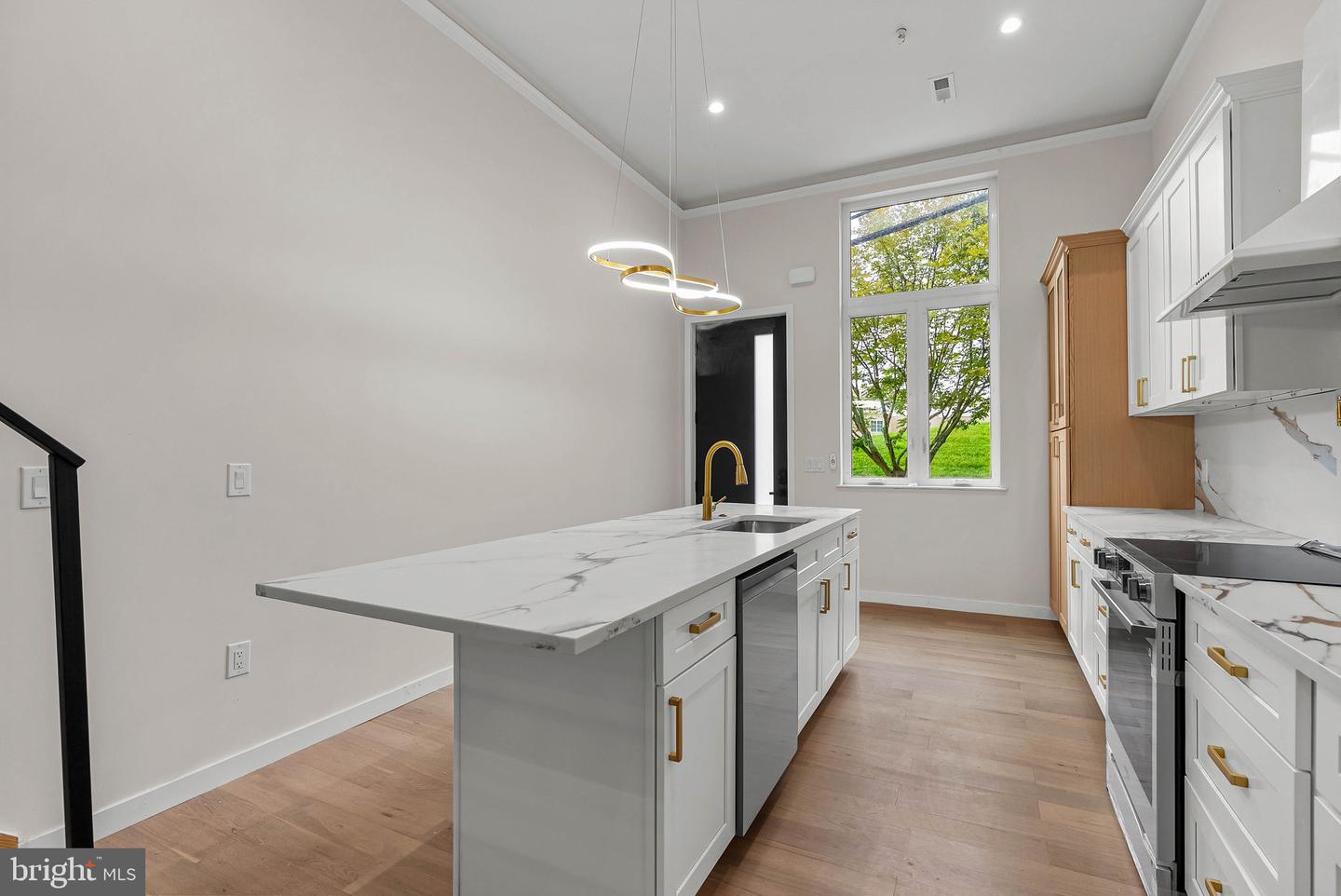 2427 Hartranft St Property Photo 4