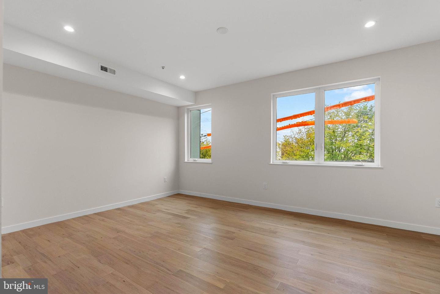2427 Hartranft St Property Photo 16