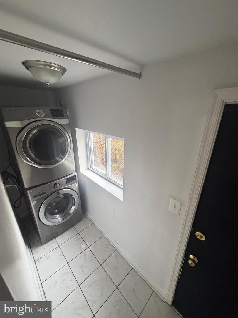 870 N 47th St Property Photo 14
