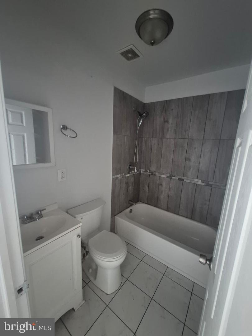 870 N 47th St Property Photo 18