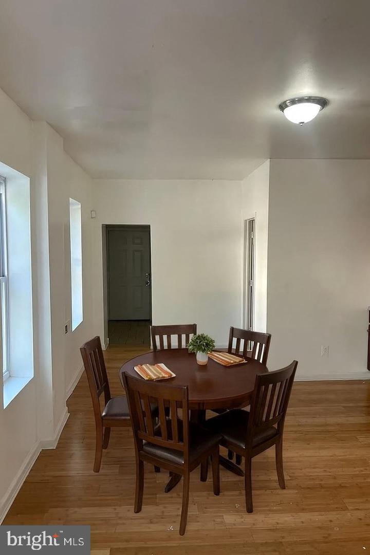 5835 Arch St Property Photo 3