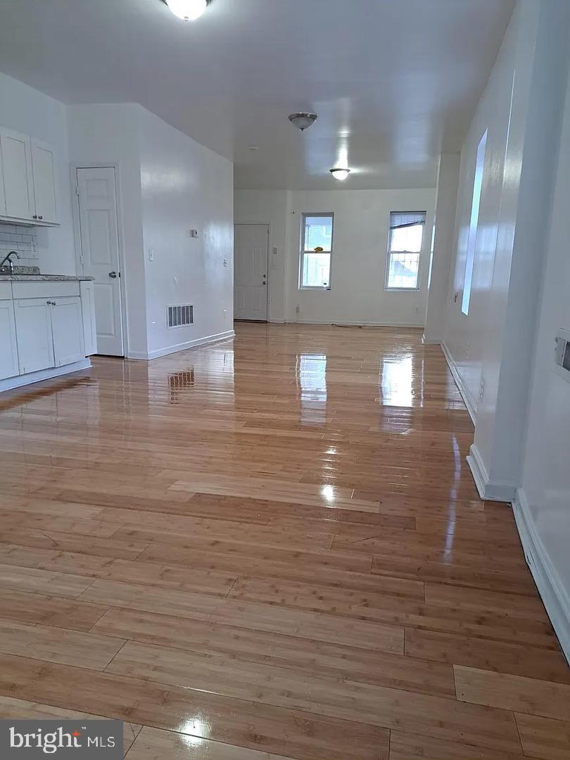 5835 Arch St Property Photo 7