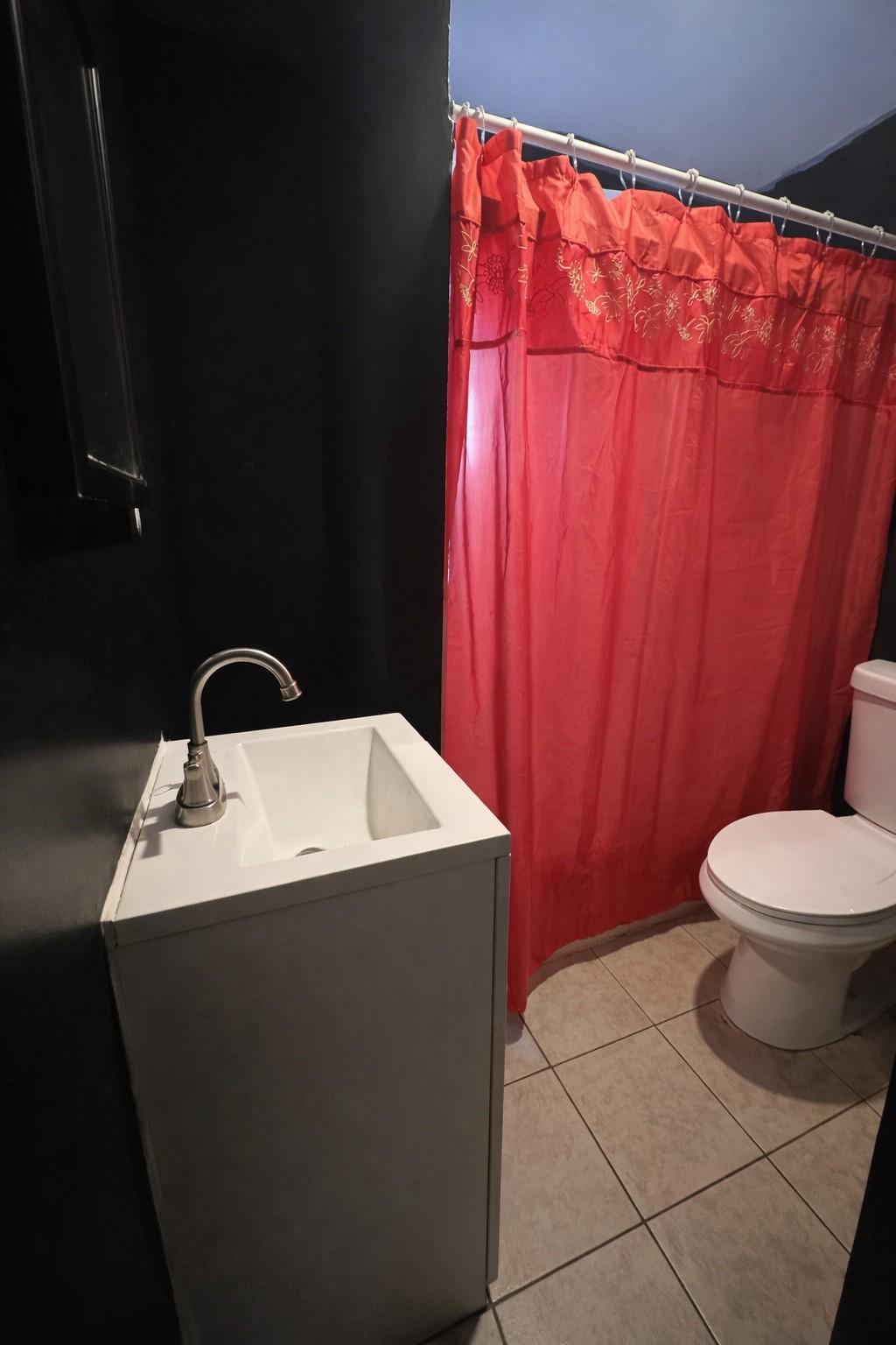 2431 N Lawrence St Property Photo 8