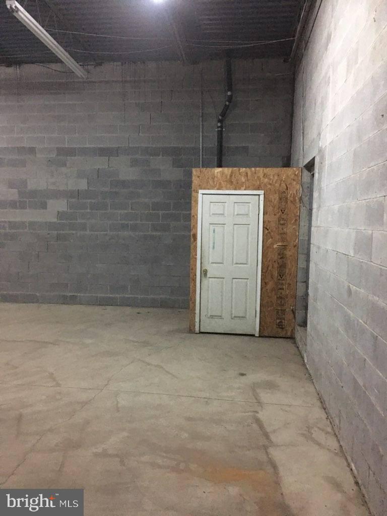 9203 James St Property Photo 3
