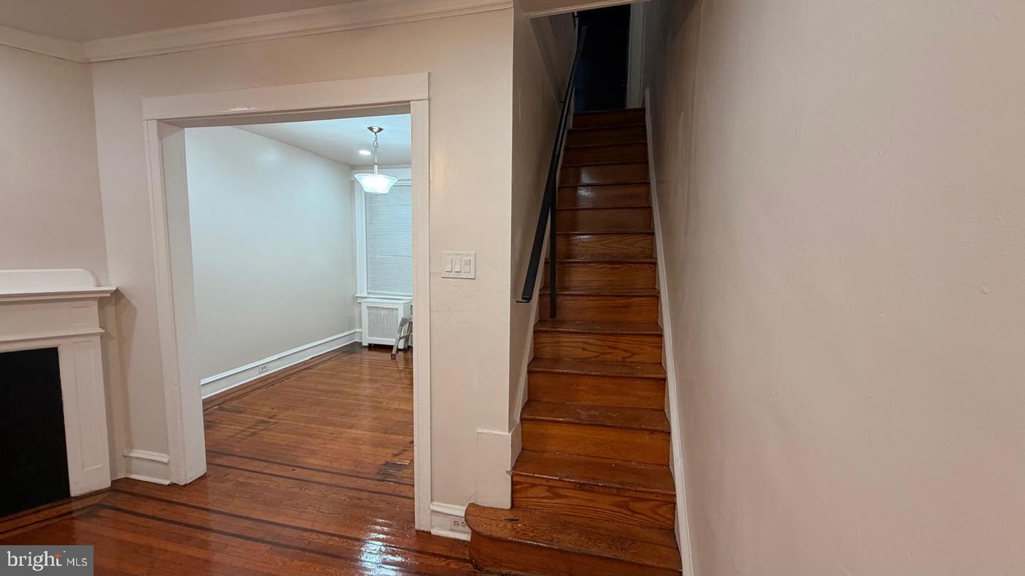 2142 Carver St Property Photo 4